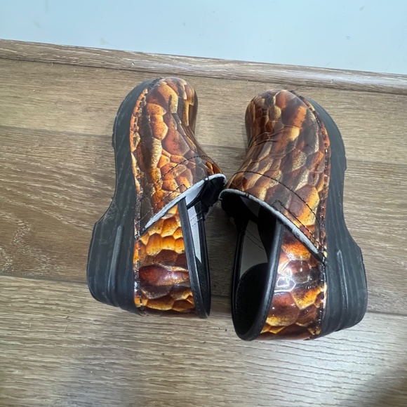 Dansko Patent Professional Tiger Eye Clogs Size 37 (6.5-7) - Picture 8 of 10